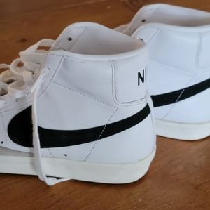 NIKE BLAZER MID '77